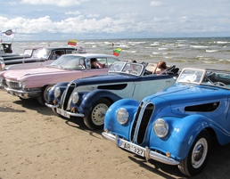 Parade of retro cars by Jurmala Tourism Department